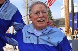Piloto de cadeira de rodas Bob Hall 1975 Maratona de Boston marcada 50 anos após a inovação