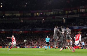 Com o Arsenal Real Madrid derrotou por 3 a 0, a casa de Bhat Carls é a notícia de dois chute de chute livre.