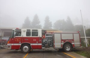 Bi-alarm incêndio queimando no East Oakland Hills-Milk News