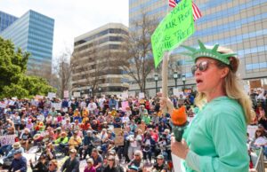 A assembléia da área da baía prova que os oponentes de Trump não estão sozinhos