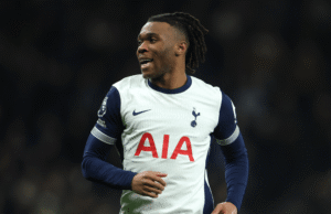 Adicione toda a parte de trás do esparso na lista de verão no Manchester City