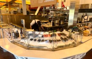 Billingsgate frutos do mar Poke, abre no Rocky Market Hall com guloseimas de barra crua
