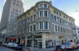 Oakland Hist Hist Tihasik Building, cujo proprietário lutou com a Tower para ir para os padrões
