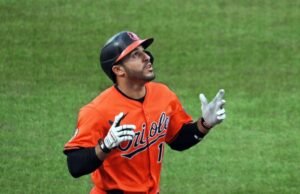 Oriols Reds, 9-5 Beats 5 Homer Blasts