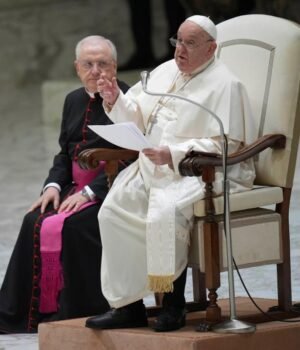 Vatican_Pope_07990.jpg