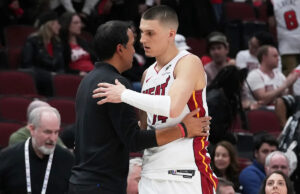 Bata Cucky fora do torneio de jogo de heróis sai de sobrancelhas como touros para fora das sobrancelhas