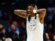 A estrela do Grizzleez, Ja Morant, celebra a nova granada depois que a NBA fez uma multa para uma arma para uma arma