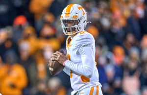 Ex -tennessee QB Nico Ayamaliava está transferindo para a UCLA