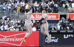 Jong Hu Lee Homers duas vezes Carlos Rodon, derrotou Yankis por 5-4 do Giants Rally para 3 corridas do Rally
