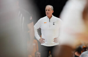 Tennessee Rick Burns Sign de 5 estrelas encaminhou uma amante para polir a última aula