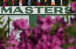 Masters correndo como jogadores, Niclas e Watson acertaram o honorável tiro de chá de abertura