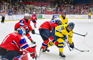 Mulheres de herança fizeram um hat-trick para a Suécia na rota de 8-0 na Noruega, em Worlds de Hóquei