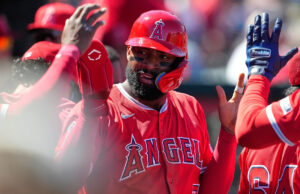 Joe Adele se tornou o primeiro jogador do Angels desde 2002 Homer duas vezes em uma entrada