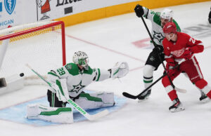 Red Wings derrotou por 6-4k, o treinador Peter Debor deu a continuidade das taxas de 6 jogos pela primeira vez em Dallas