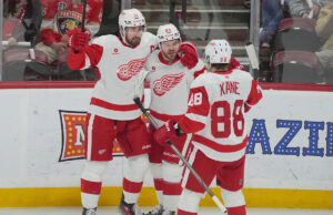 Marco Casper Score no OT para levantar as asas vermelhas do Thunderbolt, 4-3