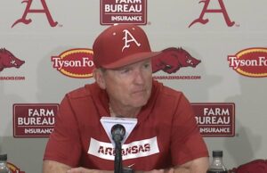 View: Dave Van Horn Postgeme conferência de imprensa