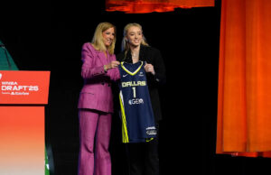 Os rascunhos da WNBA se concentram na criação de listas, bem como na abertura de campos de treinamento em poucas semanas