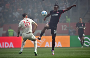 Frankfurt Push para o lugar da Liga dos Campeões na Bundesliga Augesburg Draw