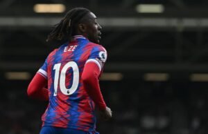 Man Utd está pronto para o Villa and Spurs lutando pelo meio -campista da Premier League