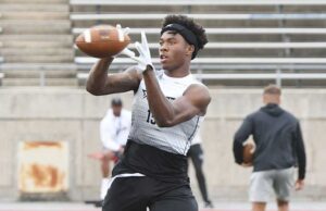 Mizu correu de volta para Austin Dandy Transfer Portal