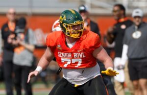 NFL Mock Draft: Os golfinhos trocam por outros primeiros rounds?