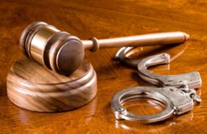 O homem de Salinas recebe mais de 6 anos para abuso infantil, material pornô