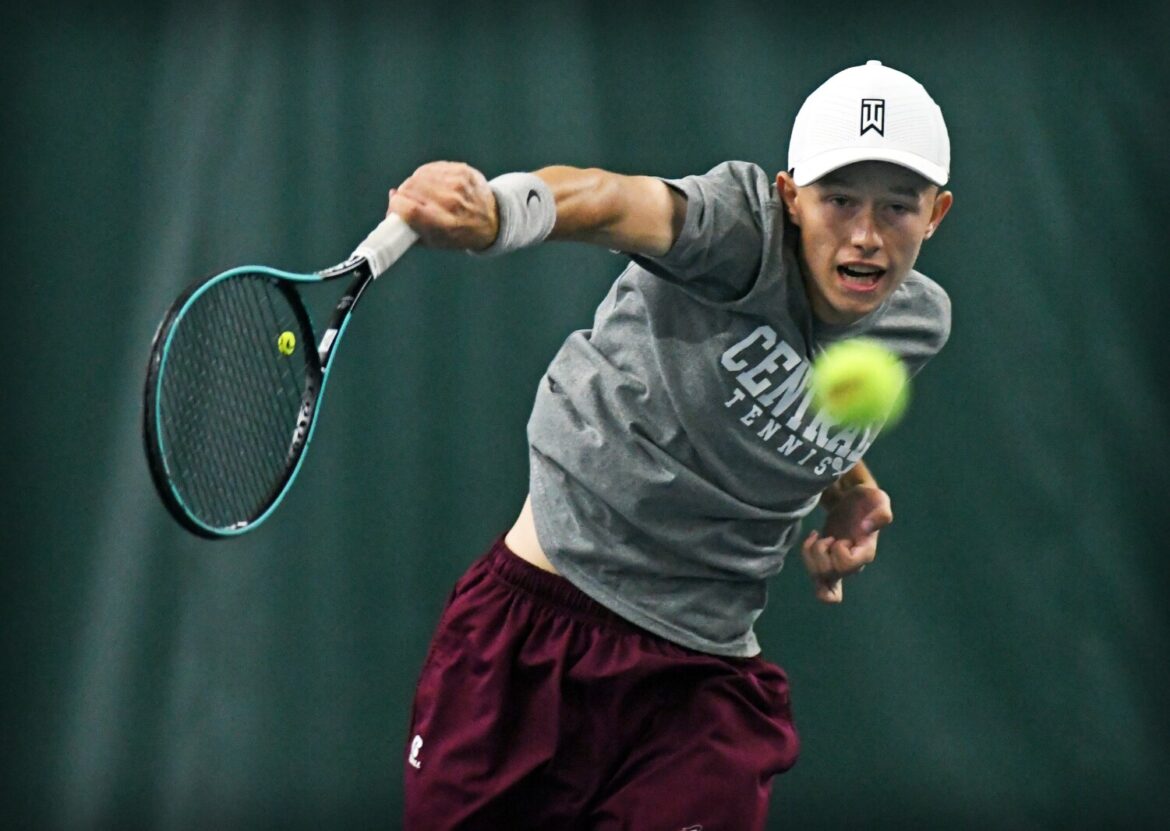 Caderno local: ex -tenista do Grand Forks Central Logan Sandberg de Cobber Turner -Round – Grand Forks Herald