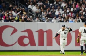 Jason Domingez, do Yankees, mostra a curva de aprendizado no campo esquerdo