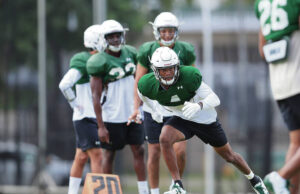 O Quick Cornerback Hawaii está comprometido com o time de futebol