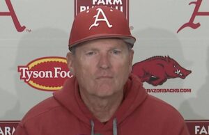 View: Dave Van Horn Postgeme conferência de imprensa