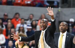 Assistente de Mizu, Charlton “Sai”, aceita o trabalho do jovem Miami