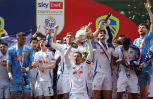 Leeds vai para a Premier League como o campeão da Segunda Divisão