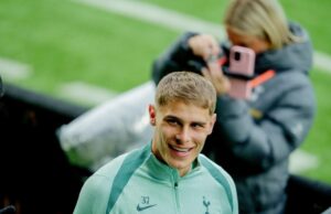 ‘Nós merecemos um troféu’: Van de Ven alegou que o Tottenham está pronto para terminar a seca
