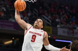 A estrela do basquete de Wisconsin, John Tonze, combina estatísticas da NBA