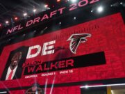 FALCONS LB JALON WALKER ACORNECIMENTO DE ROOKIE PARA WALKER