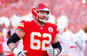 Valuch para assinar o OL Joe Thuni à extensão de 2 anos de contrato