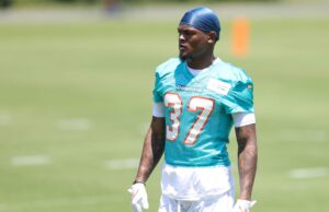CB Ishai Johnson, de 2º, destaca o primeiro dos OTAs de Dolphins