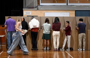 Conspirações selvagens estouraram com ‘votação a lápis’ na Austrália – mas por que você não usa a caneta