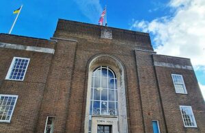 Somente o Union Jack Flying Nigel Farage Plan nos conselhos ‘A Blip para apoiar a Ucrânia que aborda a guerra’