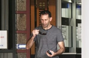 O líder do esquadrão da RAAF, Robert Croford, foi acusado de matar o gramado de sua esposa na cobertura em Toomomba