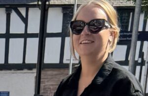 Mãe solteira que se bebia que ficou devastada com a filha bebê em um banco de passageiro, enquanto tentava encontrar seu pai desaparecido foi resgatado da prisão enquanto tentava descobrir