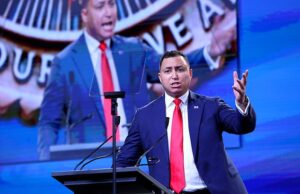 O senador australiano defendeu a favor de ‘Hill Hitler’ como a música de sua semana – Furry em seu amor pela faixa de oeste após raiva