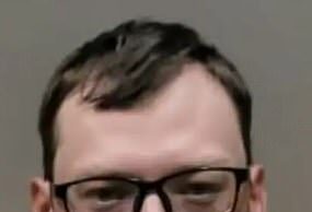 Realizar o estupro infantil retratou o preço final depois de chegar à arma durante a suspeita de trânsito parada