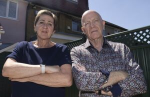 Vivemos felizes em nossa casa há anos … mas gastamos £ 50 mil para uma decisão de terror do nosso vizinho – fomos forçados