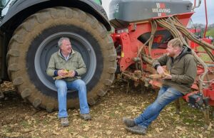 ‘Uma vila, exceto um pub, é apenas algumas casas’: Jeremy Clarkson diz que as aldeias estão ‘perdendo suas almas’ porque condenou a falta de serviço público em áreas rurais no Reino Unido