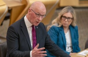 A violência juvenil fora de controle caiu à regra de justiça de toque suave do SNP, os políticos da oposição alertam Suena