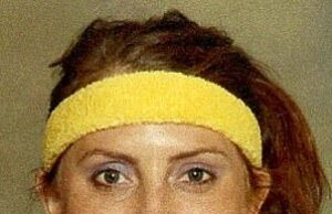 A professora de mulheres loucas por sexo que deu à luz um aluno foi acusada de ficar chocado por novos crimes contra elas