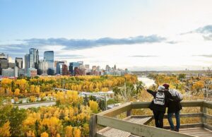 Agora a província conservadora do Canadá está buscando ser diferente de seus vizinhos liberais