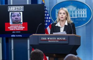 Karoline Levit joga repórter após conselhos selvagens sobre o vídeo de choque de Trump sobre ‘Massacre Branco’