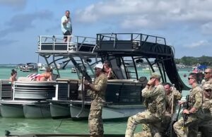Os Rangers do Exército dos Momentos Wild se tornam rigorosos e a multidão de Mock C War deu errado na praia da Flórida